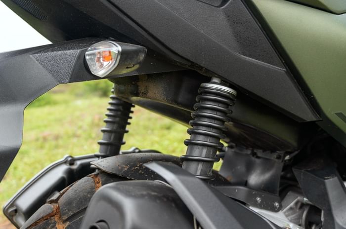 Hero Xoom 160 rear suspension