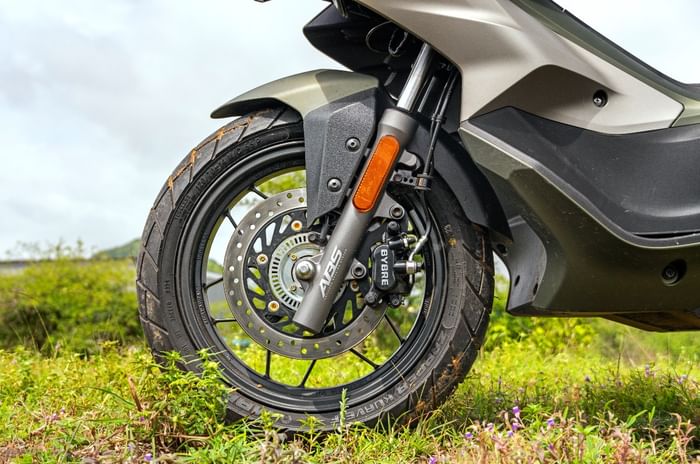 Hero Xoom 160 front wheel