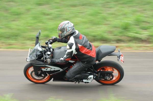 KTM RC390 and RC200 track review in India