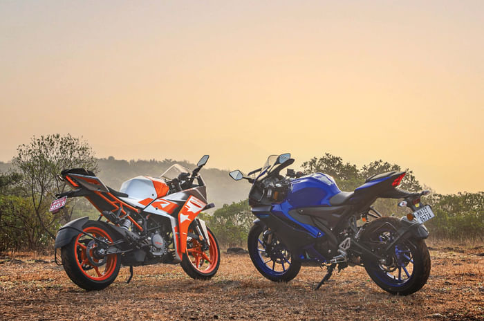 KTM RC 200 vs Yamaha YZF-R15 V4 comparison