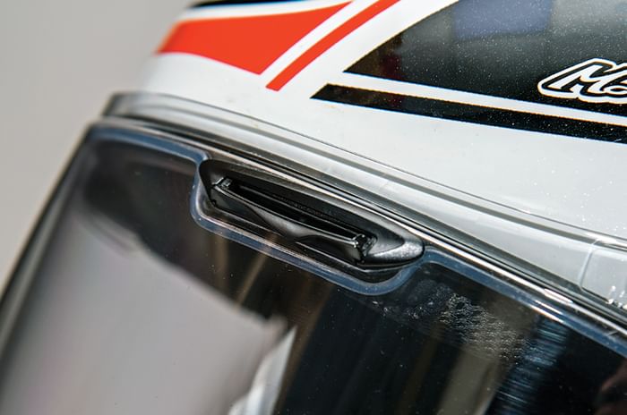 Arai Chaser-X Shaped Red helmet Arai Chaser-X Shaped Red helmet
