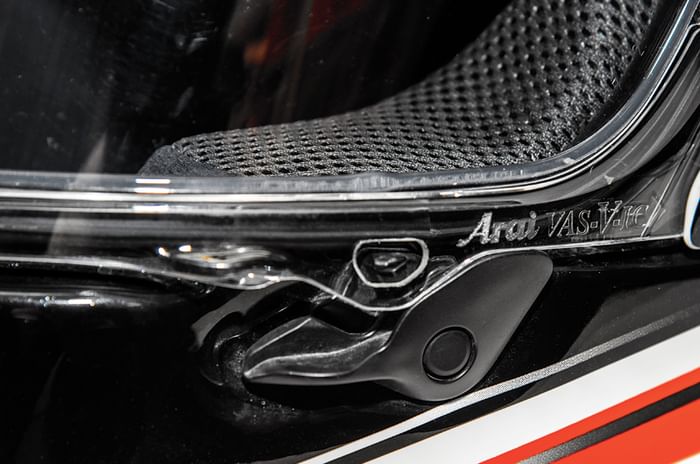 Arai Chaser-X Shaped Red helmet Arai Chaser-X Shaped Red helmet