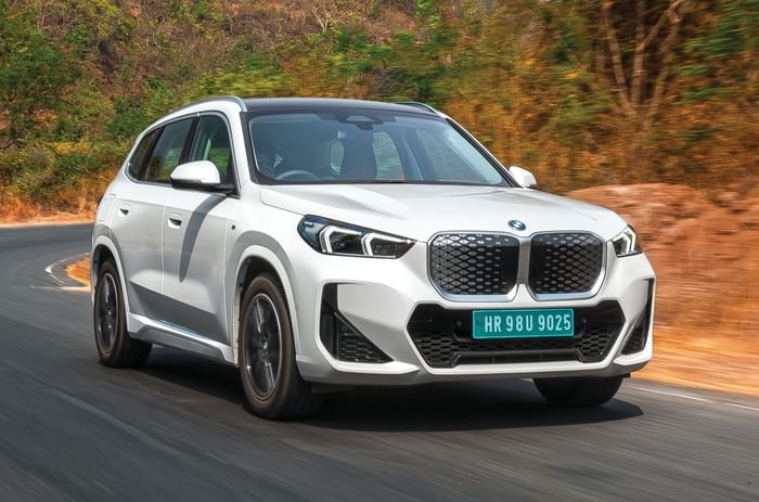 BMW iX1 LWB front tracking