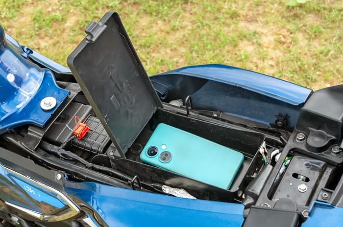 Hero Glamour X underseat storage area