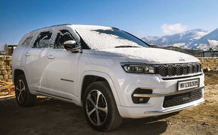 Jeep_Meridian_Front_Quarter_Static