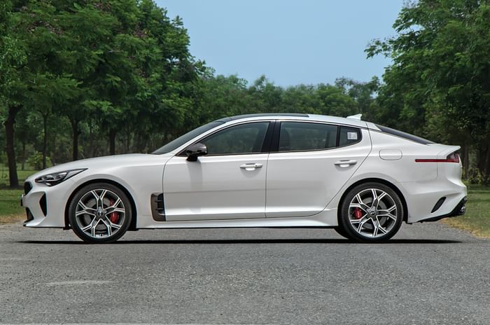 Kia Stinger side static