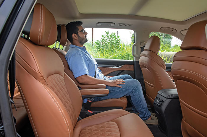 MG Gloster vs Toyota Fortuner vs Ford Endeavour vs Mahindra Alturas G4 comparison