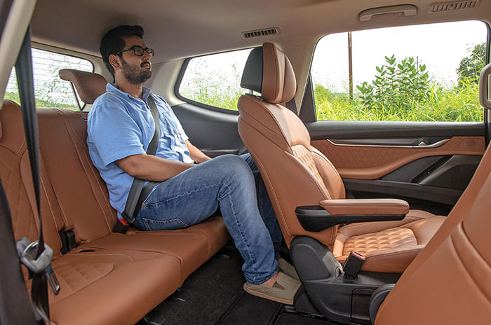 MG Gloster vs Toyota Fortuner vs Ford Endeavour vs Mahindra Alturas G4 comparison