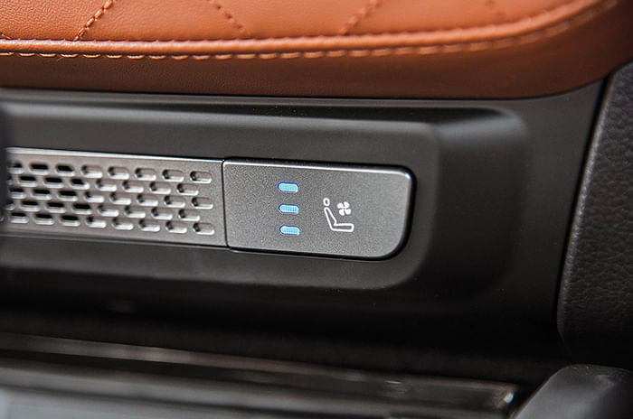 MG Gloster vs Toyota Fortuner vs Ford Endeavour vs Mahindra Alturas G4 comparison