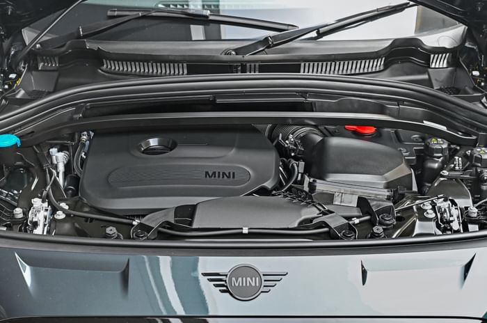 Mini Countryman JCW ALL4 engine