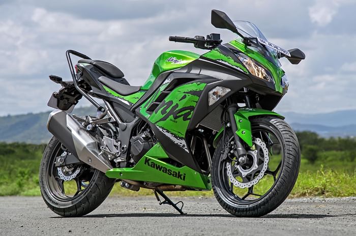 2018 Kawasaki Ninja 300 front static