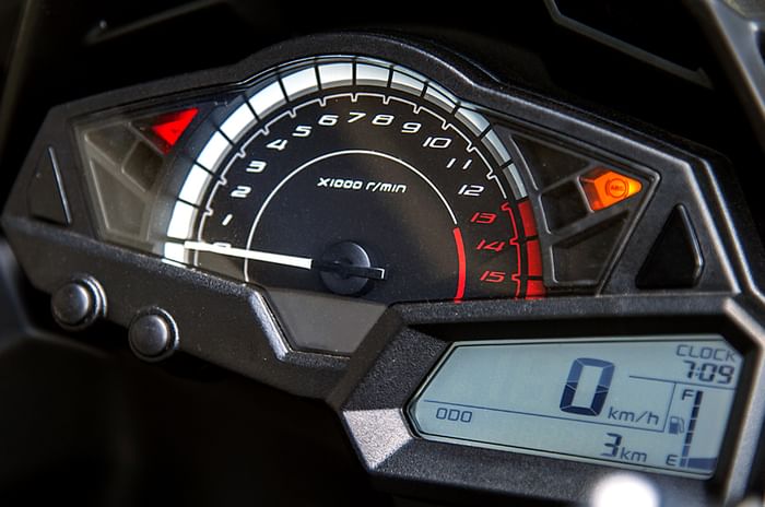 2018 Kawasaki Ninja 300 instrument cluster