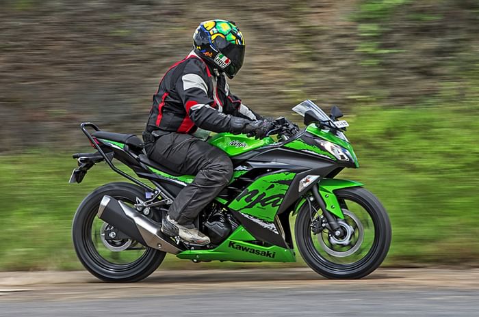 2018 Kawasaki Ninja 300 side action