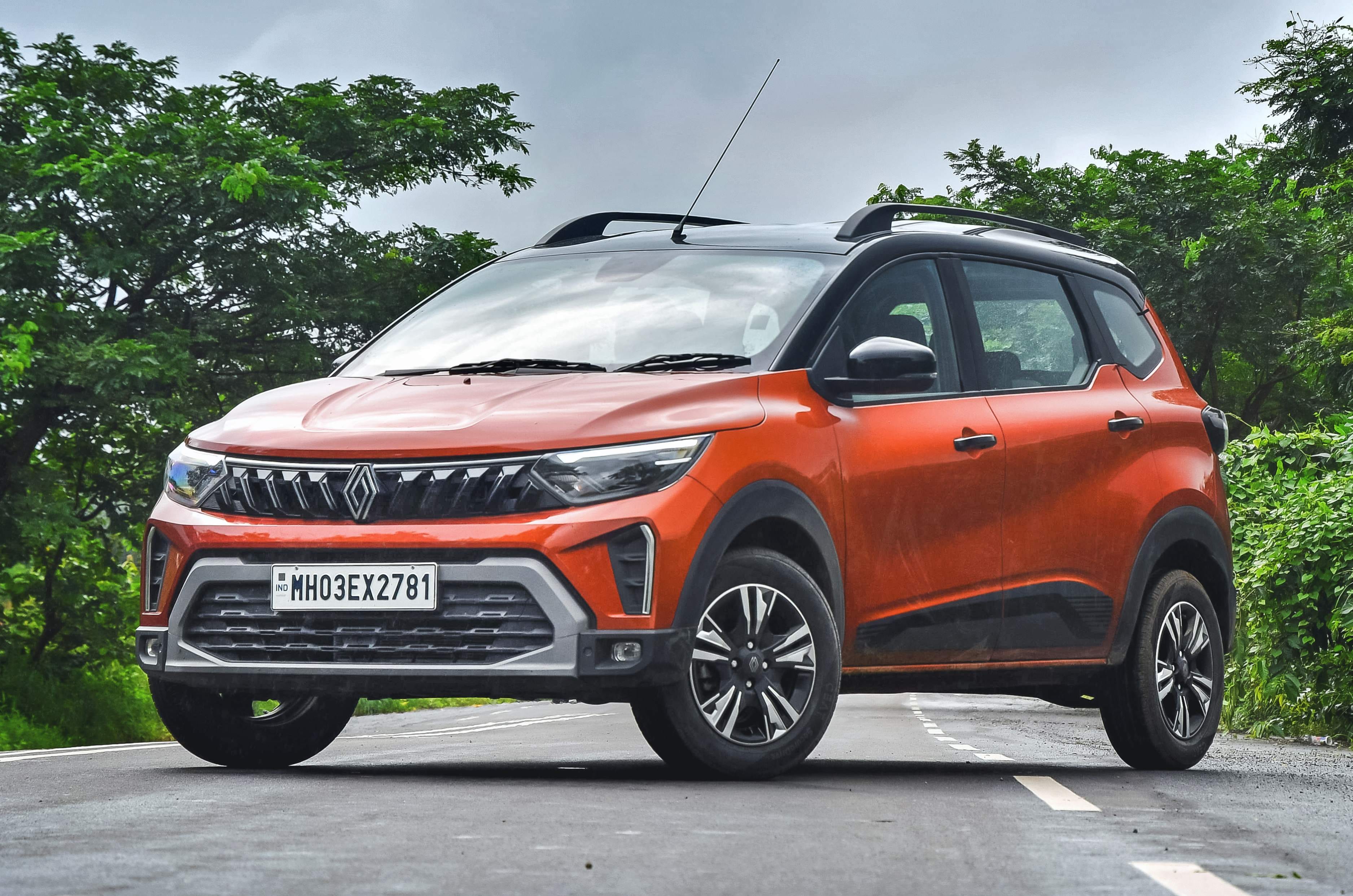 Renault Triber facelift front three quarter static