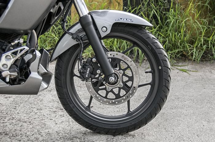 Suzuki Intruder FI front wheel