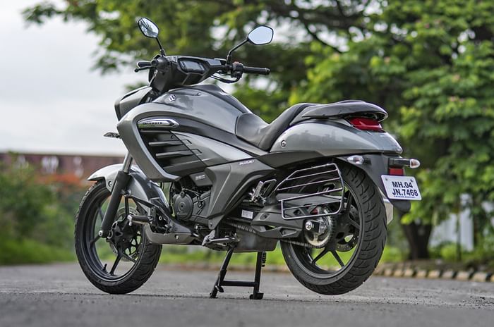 Suzuki Intruder FI rear static