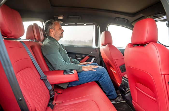 Tata Safari petrol second row seats Tata Safari petrol second row seats