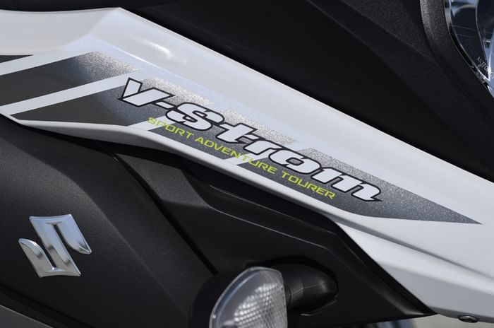 2018 Suzuki V-Strom 650XT logo 2018 Suzuki V-Strom 650XT logo