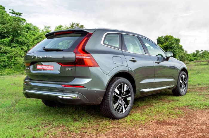 Volvo XC60 exterior shows lights and alloy wheels