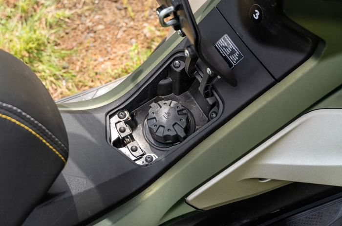 Hero Xoom 160 fuel filler cap