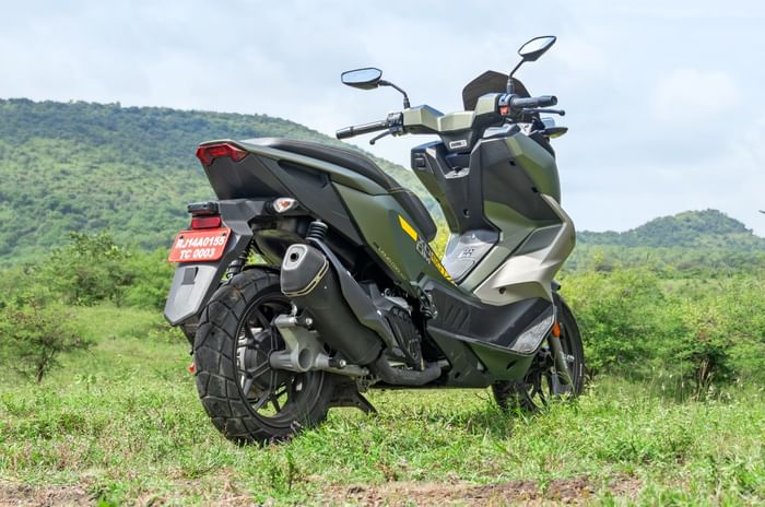 Hero Xoom 160 rear right side static in field