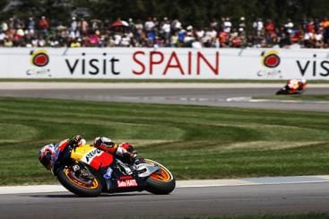 Pedrosa beats Lorenzo at Estoril