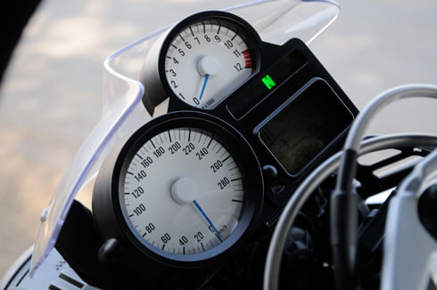 2011 BMW K1300R  - Image 2