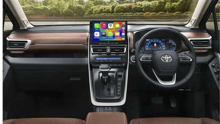 BYD eMax 7 vs Toyota Innova Hycross: how do they stack up