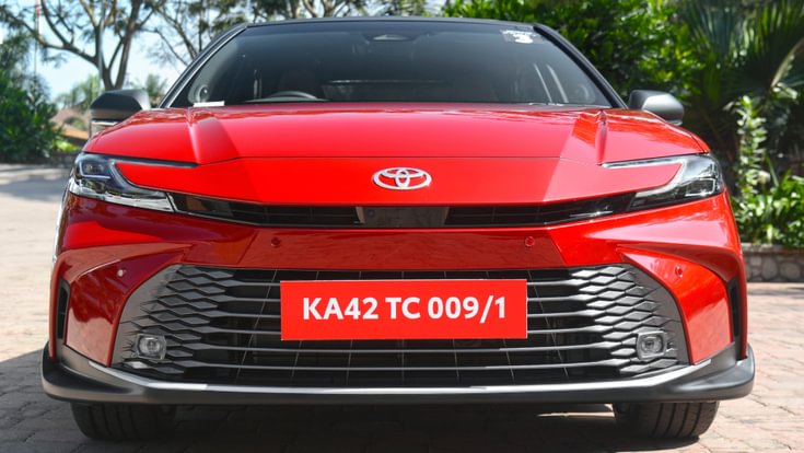 Toyota Camry Sprint front