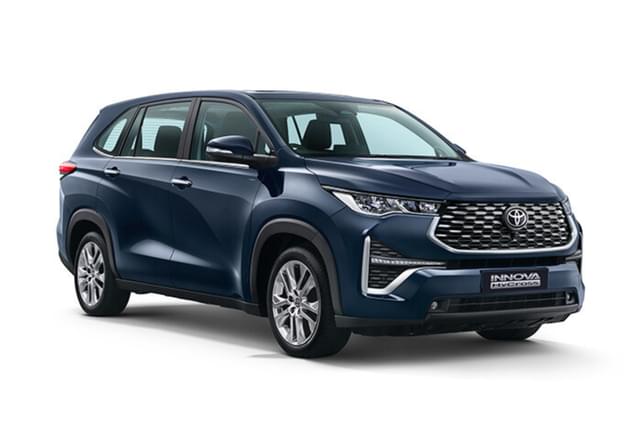 Toyota Innova HyCross